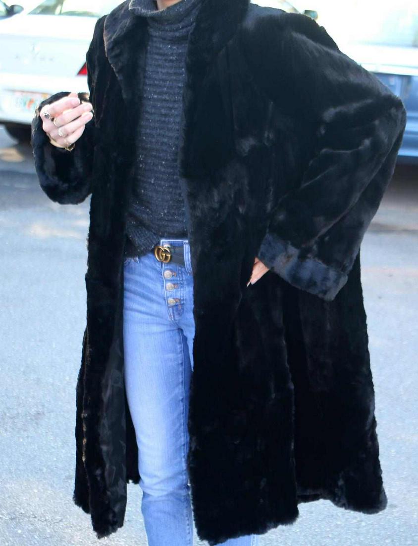 QUALITY VINTAGE FULL LENGTH BLACK MINK FUR COAT: Vintage, hand-stitched, silk lining, 43-inch length. Cold stored. In very good condition. Women's size: medium.
