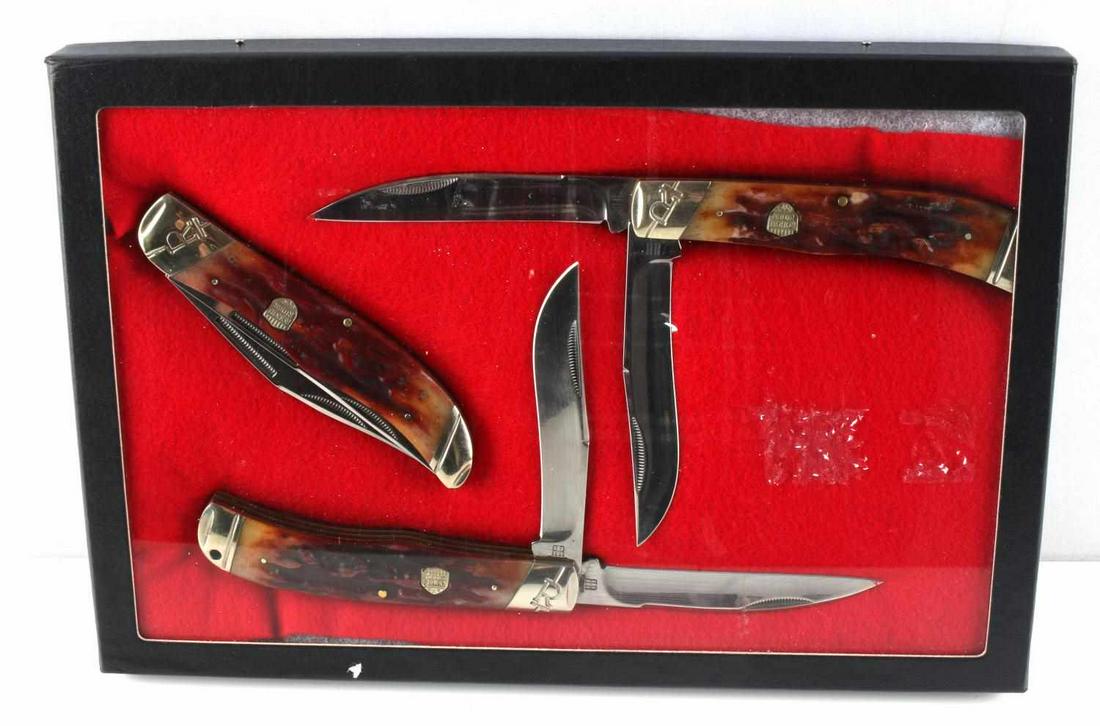 RIKER MOUNT OF 3 ROUGH RIDER POCKET KNIFE LOT: Lot of three (3) two-bladed Rough Rider pocket knives. Like new. 5 1/2 inches (closed), 9 inches (open).