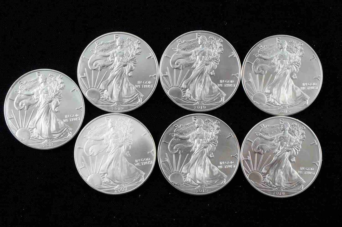 LOT OF 7 AMERICAN 1 OZ SILVER EAGLE COINS: Lot of 7 mixed date 1oz silver coins. Brilliant uncirculated (BU). Electronically tested.
