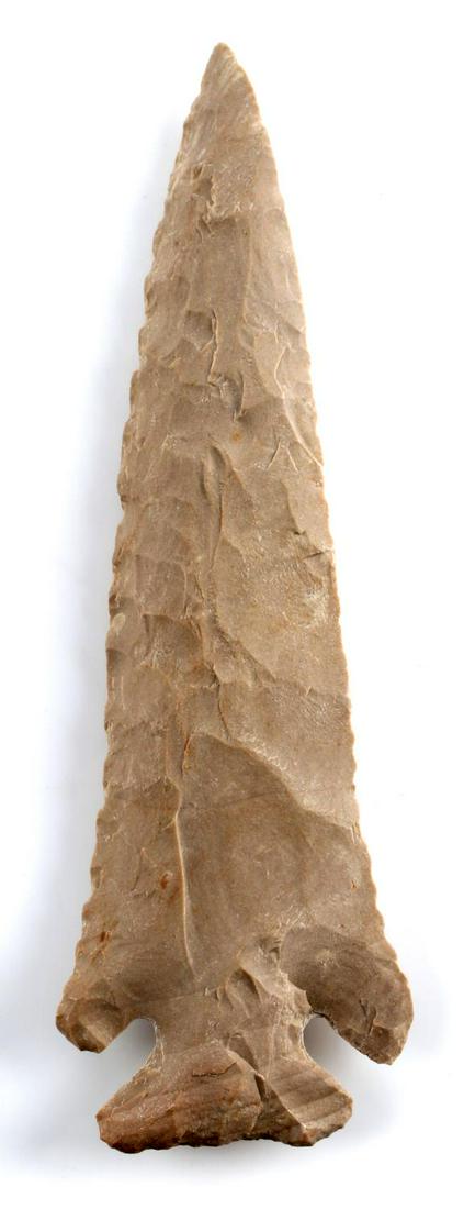 BUFFALO RIVER FLINT LOST LAKE ARROWHEAD POINT TN: Matte finish, broad flaking with bevel to one side of each face, corner notched, 4.25 inches. Very good condition. From Tennessee.