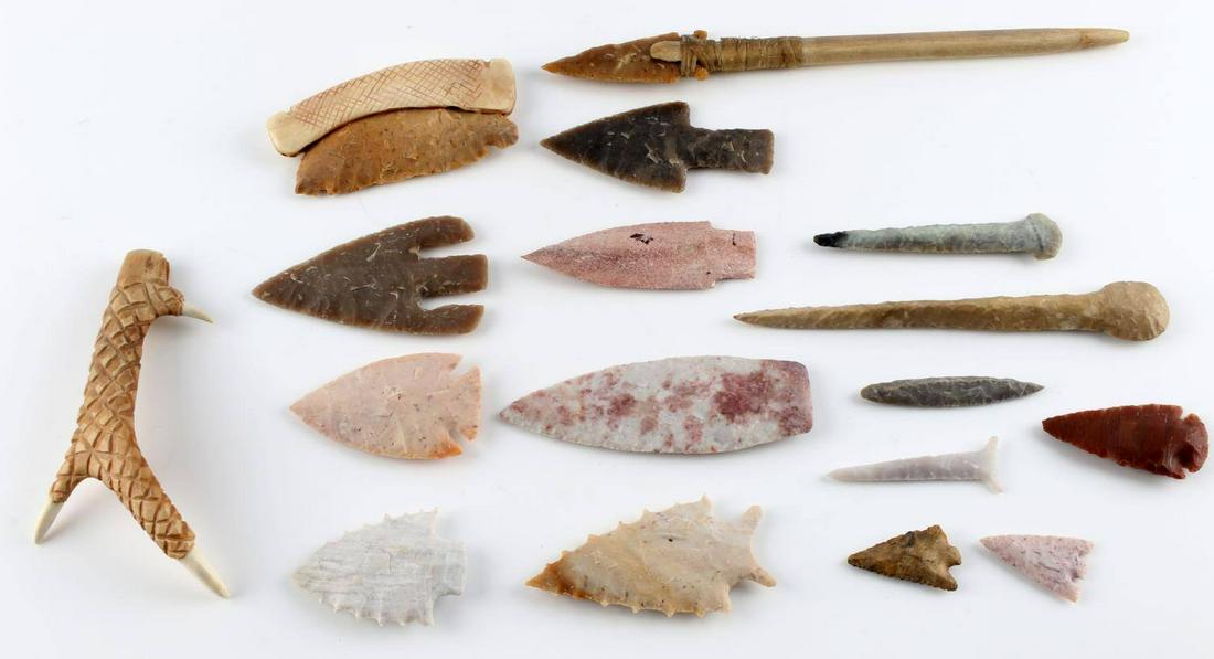 17 MOSTLY FLORIDA CORAL & FLINT HOMAGE ARROWHEADS: Excellent examples to include coral Paleo point , hafted Atlatl Bolen, bone hafted scraper, drills, blade handle, Hernando and other examples.