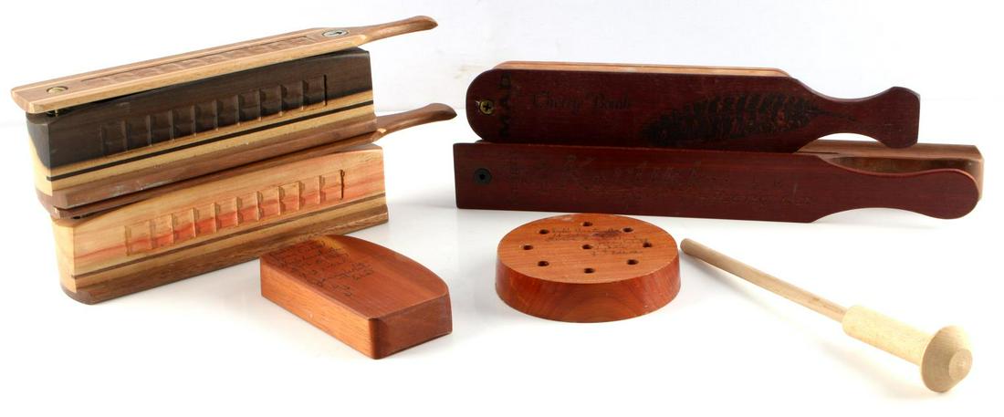 4 BOX & 1 SLATE TURKEY CALL LOT DUDS KNIGHT & HALE: Includes 3 Dud's 1 slate, 1 poplar box, and a walnut box, 1 Knight and Hale Kentucky long box, and a Mad Calls Cherry Bomb, all very good and original.