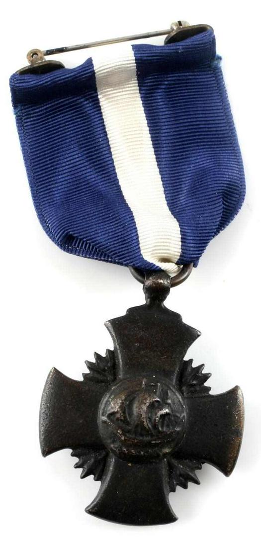 U.S.N. U.S.M.C. WWII NAVY CROSS DECORATION MEDAL: USN / USMC World War II Navy Cross Decoration. Measures 1 3/8” wide by 1 11/16” tall. The front shows the profile of a sailing ship in the center of a maltese cross. The reverse side reads ‘USN�
