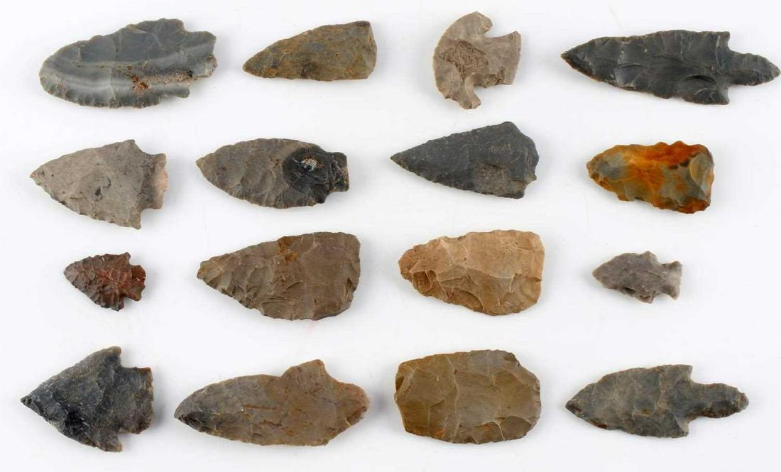 16 ANTIQUE NATIVE AMERICAN ARCHAIC ARROWHEAD: Variety of 16 archaic period arrowheads. Surface found in Logan Co. Kentucky. Good variety of styles and sizes. Measurements range 1 1/2 - 3 1/4 inches long and 7/8 - 1 1/2 inches wide. Excellent cond