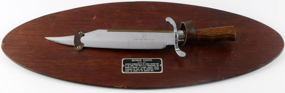CARVEL COLONEL JAMES BOWIE KNIFE ON WOODEN PLAQUE: Plaque measures 22 x 8 1/4 inches. Full length of knife measures 14 1/2 inches. Very good condition.