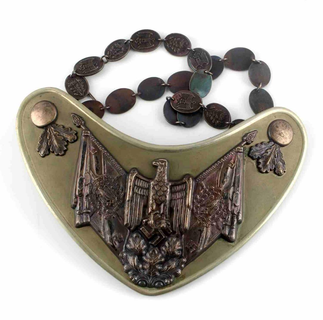 WWII GERMAN ARMY STANDARD BEARERS GORGET W CHAIN: WWII German army standard bearers gorget with chain. Obverse: high relief eagle with two flags and oak leaves. Chain has high relief eagle and oak leaf design. Reverse: non fluorescing felt backing wi