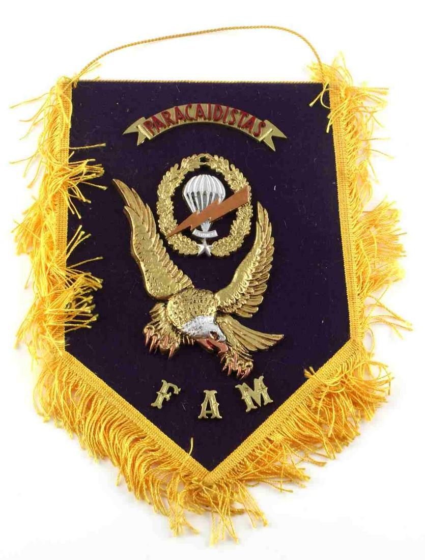MEXICAN MILITARY PARACAIDISTAS PARATROOPER DIV.: A Mexican military paratrooper banner flag. Measures 11 1/2 x 8 inches. Unauthenticated, sold as is.0