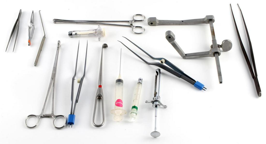 LOT OF MEDICAL SURGICAL INSTRUMENTS RETRACTOR: Useful medical tools and instruments, like new, irrigators, retractors and others.