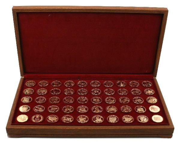 FRANKLIN MINT BRONZE STATES OF THE UNION SET: States of the Union bronze medallion set from the Franklin Mint. Complete and in original box. Very good condition.