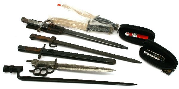 TRENCH KNIFE & BAYONET LOT WITH COLLECTORS KNIVES: TRENCH KNIFE & BAYONET LOT WITH COLLECTORS KNIVES To include: Argentinean bayonet by Weyersberg Solingen with scabbard and frog. US Springfield socket, US M4 (x2). Italian 1891. Unknown. Together with