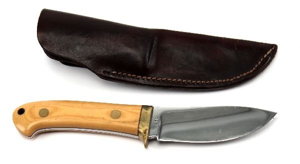 PUG CUSTOM BUILT FIXED BLADE KNIFE: PUG CUSTOM BUILT FIXED BLADE KNIFE 4 inch blade, the ricasso is stamped "PUG" and "043". Polished horn grip, brass guard. contained in a leather sheath. Very good condition. EST. $300 - 500