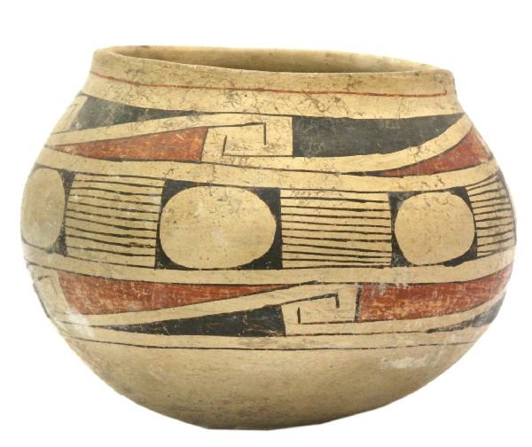 SOUTHWEST CASAS GRANDE PRE COLOMBIAN POT VESSEL: SOUTHWEST CASAS GRANDE PRE COLOMBIAN POT VESSEL A pre Colombian southwest native American Casas Grandes pottery vessel 1005 original and complete, free of damage and repairs, measuring 6.5 inches high