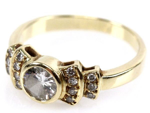 H STERN .75 CT DIAMOND RING 18K GOLD: H STERN .75 CT DIAMOND RING 18K GOLD A beautiful H Stern designer ring. 18K yellow gold with a .75 ct center diamond with 7 smaller diamonds on each side. Approximately 1 ctw. Center diamond is of app