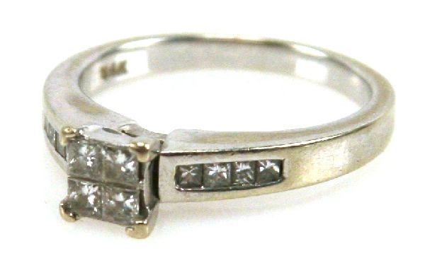 14K WHITE GOLD & DIAMOND ENGAGEMENT RING