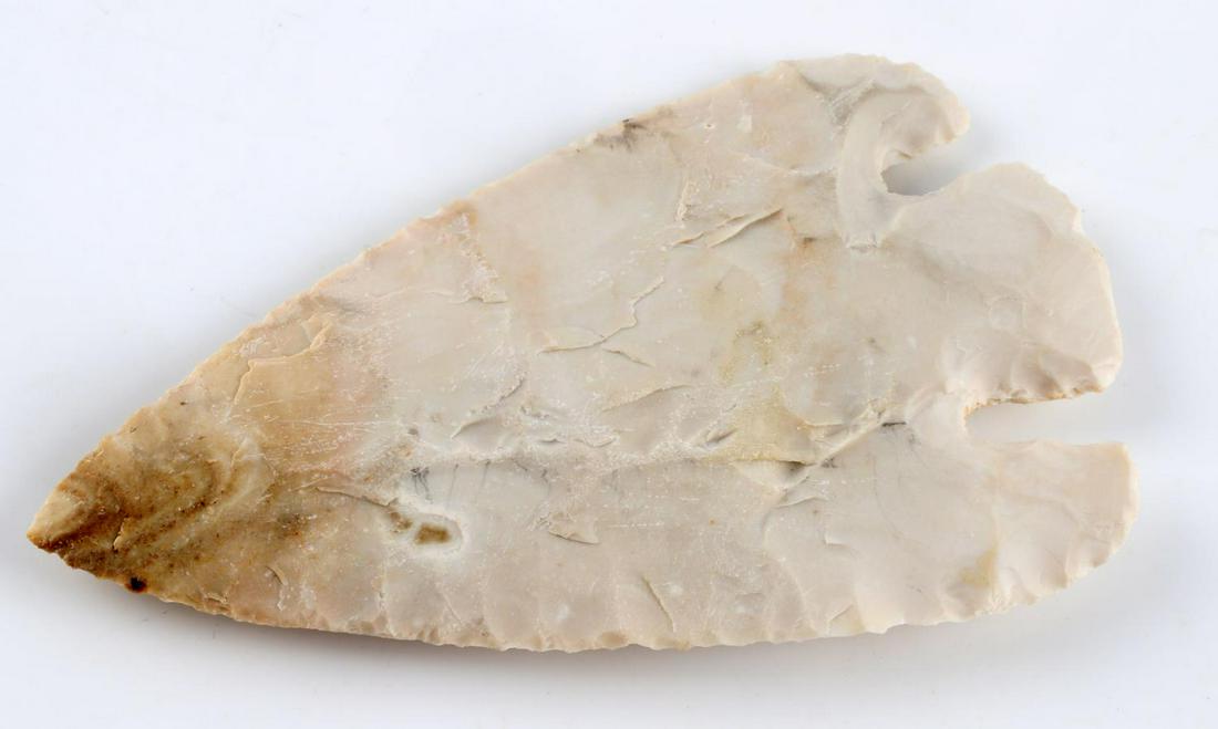 LOST LAKE TYPE ARROWHEAD POINT WHITE CHERT: Large spade point with broad flaking and basal notches, 4.75 inches. Very good condition. From north central US.