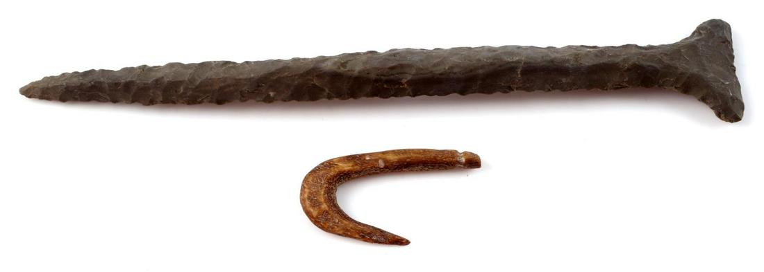 DOVER FLINT DRILL TENNESSEE & BONE FISH HOOK: Drill measures 5.5 inches with fine parallel flaking, and one 1.25 inch bone fish hook. Very good condition.