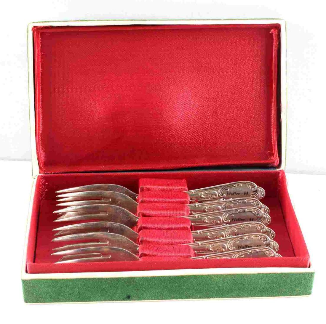 CASED WWII GERMAN THIRD REICH WAFFEN SS FORKS: Cased 6 WWII German Waffen SS AUS 100 forks. 3 pronged forks marked Waffen-SS to handle and AUS 100 to opposite side. green felt case with red fabric liner. Fork measures 5 7/8 inches and case measure