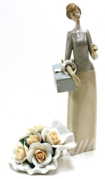 2 RETIRED LLADRO PORCELAIN FIGURINES: 69054 2 RETIRED LLADRO PORCELAIN FIGURINES Included is a "Dressmaker" figurine (#4700) with original box and a "Bouquet of Love" #16624. Both pieces are in good condition with no chips, cracks, or rep