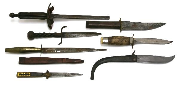 MIXED LOT OF EUROPEAN KNIVES: 69086 MIXED LOT OF EUROPEAN KNIVES A cut down Bowie. A cut down straight bladed knife. A Spanish dagger, grip with some loss. A Dagger with formed steel grip. A folding knife with horn grip. A brass h