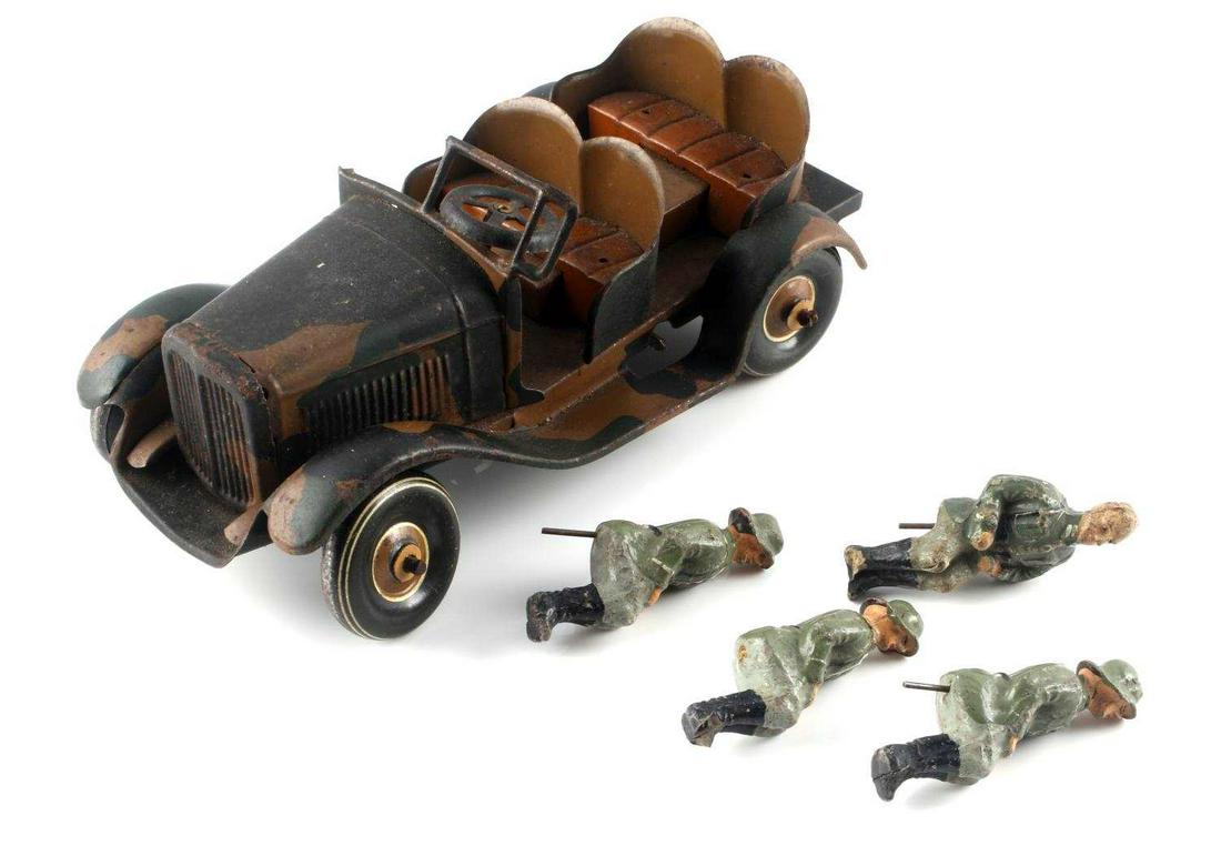 TIPPCO TIN WIND UP GERMAN WWII STAFF CAR: Working condition, does not have key, has 4 riders one without butt stick, 6 3/4 inches, some fading and half of windshield is missing, but overall very good original condition.