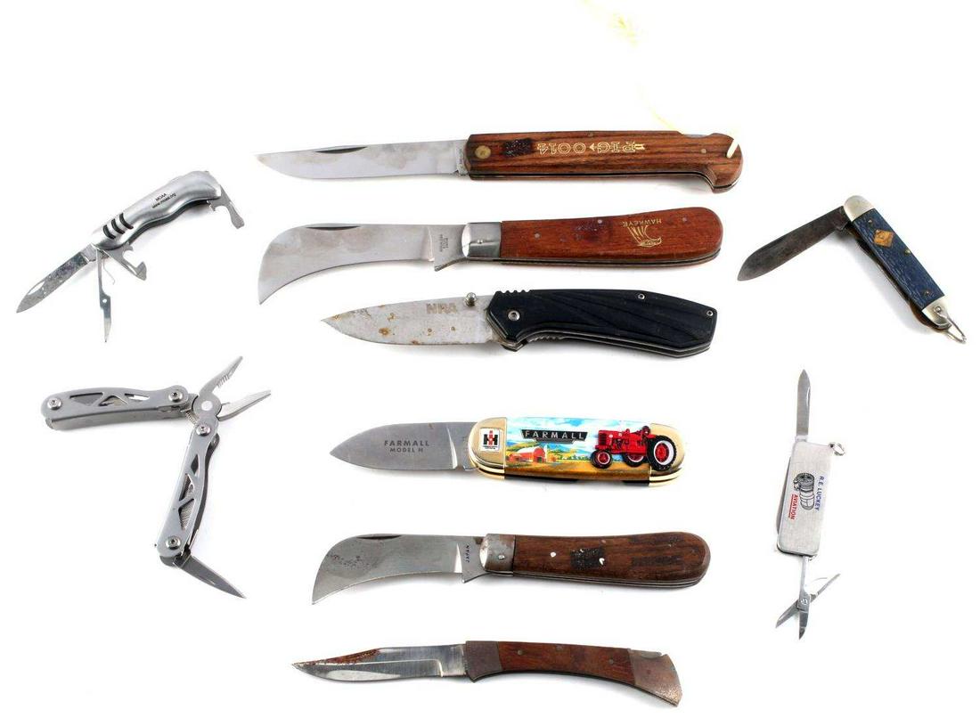 LOT OF 10 POCKET KNIFE CUB SCOUT NRA HARVESTER: Variety of pocket knives from the NRA, International Harvester, Cub Scouts, and more. Some feature rust but most don't. Measurements range 4-10 inches. Good condition.