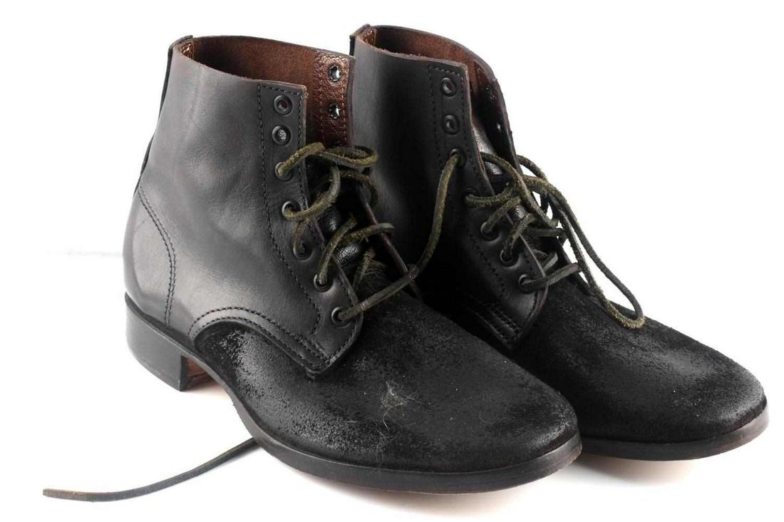GERMAN LIKE NEW MILITARY HOBNAIL BOOTS SZ 8 1/2: Already has heel plate installed, has bag of 35 hobnails and a toe plate.