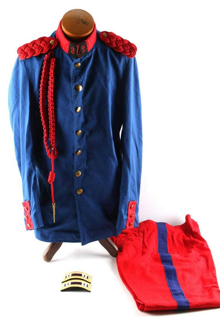 WESTERN COSTUME CO 19TH CENTURY MILITARY UNIFORM: 19th Century American Style uniform from Western Costume Company in Hollywood. Used for movie sets. Comes with 2 shoulder boards. Very good condition.