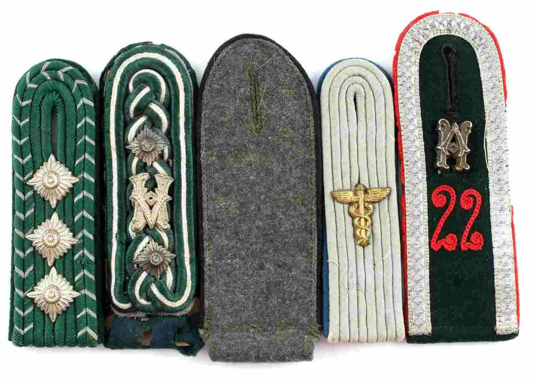LOT OF 5 WWII GERMAN SHOULDER BOARDS NON MATCH: 5 single shoulder boards, different sects, different ranks. Very good condition. Unauthenticated, sold as is.