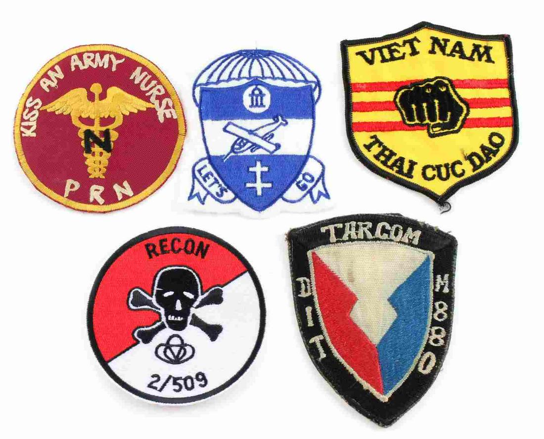 LOT OF 5 US MILITARY PATCHES VIETNAM & KOREA ERA: Includes: VMFA squadron, Recon 509th Airborne Infantry patch, Kiss an Army Nurse patch, Vietnam Thai Cuc Dao patch, and 325th Airborne Infantry Paratrooper patch. Very good condition.