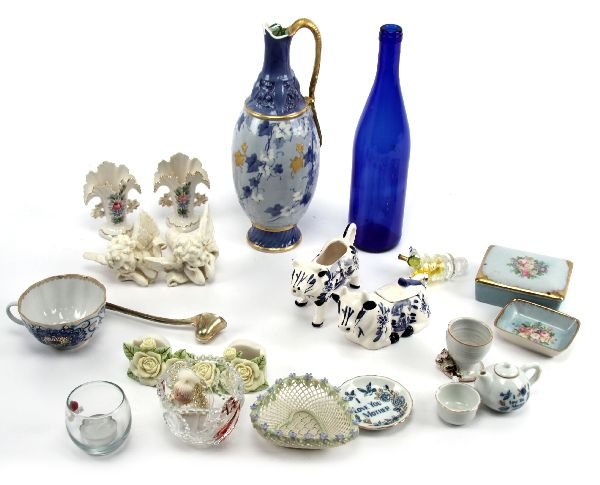 MIXED LOT OF CHINA AND GLASS ITEMS: MIXED LOT OF CHINA AND GLASS ITEMS Included are a set of 4 Russian cups and saucers, an old cup and saucer marked "Bavaria", a Golden Jubilee mug for Queen Elisabeth II, a pair of 4 inch "Weisley" vas