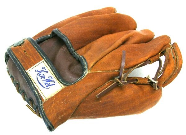 KEN-WEL 523 JUNIOR FIELDERS GLOVE IN BOX: KEN-WEL 523 JUNIOR FIELDERS GLOVE IN BOX In its original box and both in excellent condition we have a vintage Ken-Wel 523 Lonney Frey fielders glove. The silver lettering is in excellent condition. E