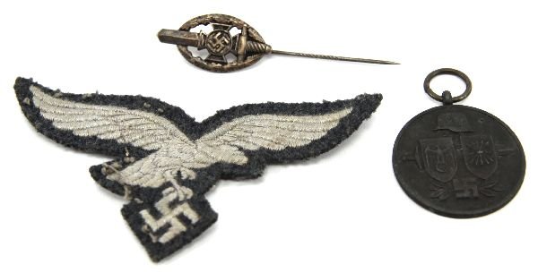 SMALL LOT SPANISH BLUE DIVISION MEDAL & BADGES: SMALL LOT SPANISH BLUE DIVISION MEDAL & BADGES Small lot to include: WWII Spanish Volunteer Blue Division Russia Campaign Medal (no ribbon) with a split ring. A luftwaffe Breast eagle and a Third Reic