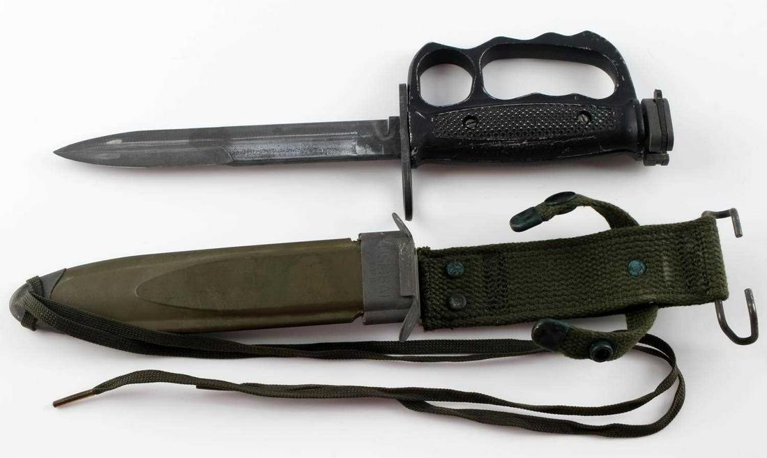 US VIETNAM M7 KNUCKLE DUSTER BAYONET KNIFE: United States Vietnam era M7 knuckle duster bayonet knife with blade measuring 6 5/8 inches long and crossguard marked "US M7" & " BOC". In good condition, with handle slightly separated at its lower 