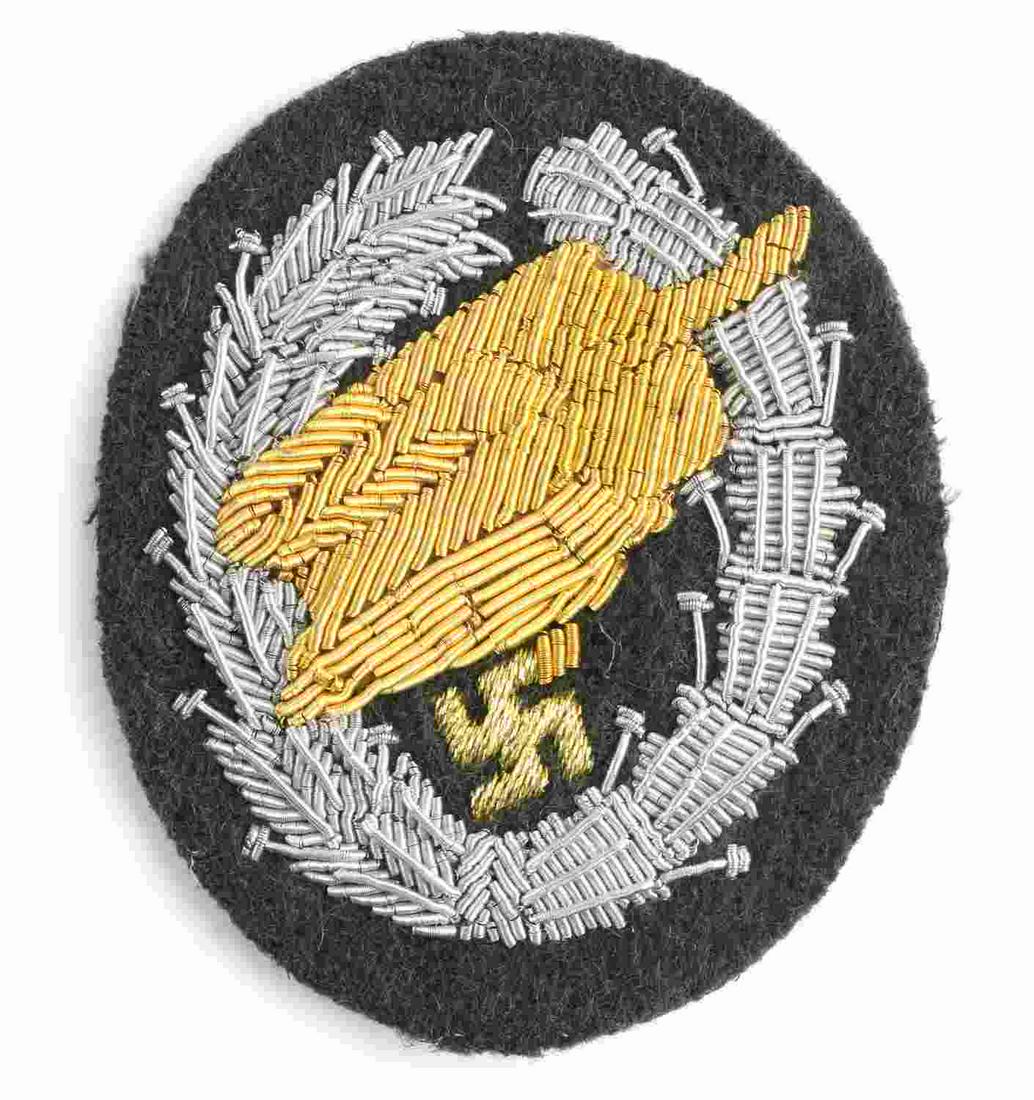 WWII GERMAN 3RD REICH LUFTWAFFE PARATROOPER BADGE: WWII German Luftwaffe Paratrooper Fallschirmjager Badge. Measures 2 1/8 X 2 7/16 inches. The front shows a dividing eagle clutching a swastika in his talons. Both are surrounded by an oval oak leaf wr