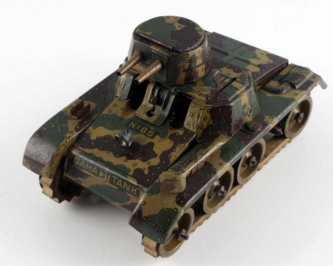 GERMAN MADE GAMA TANK WIND UP TIN TOY: Does not work, but is in very good original condition, has one tool, good rubber treads, lots of eye appeal.