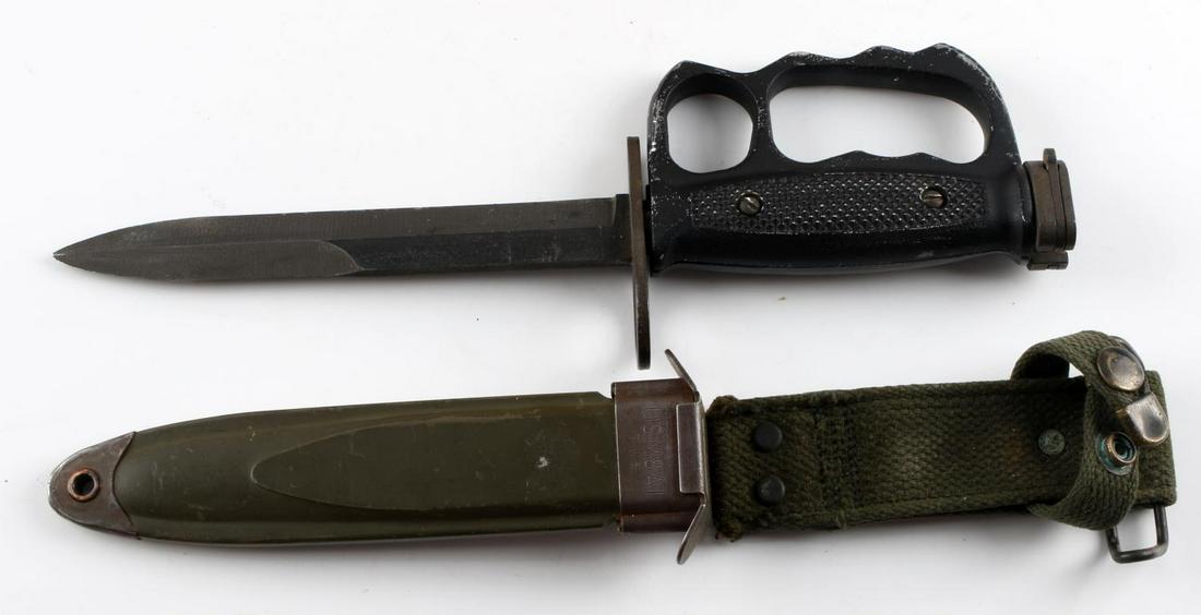 VIETNAM M-7 KNUCKLEDUSTER FIGHTING KNIFE BAYONET: Experimental for use on M-16 rifle offering dual purpose bayonet/ fighting knife, M-7 blade in M-8 scabbard, very good near excellent condition.