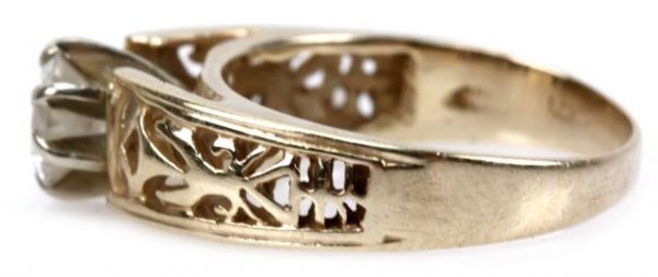 LADIES 14K GOLD 3/4 CT DIAMOND ENGAGEMENT RING: 3/4 ct diamond solitaire. Approximately VS-2 to SI-1 in clarity and I in color. Weight: 4g. Condition: Very good.