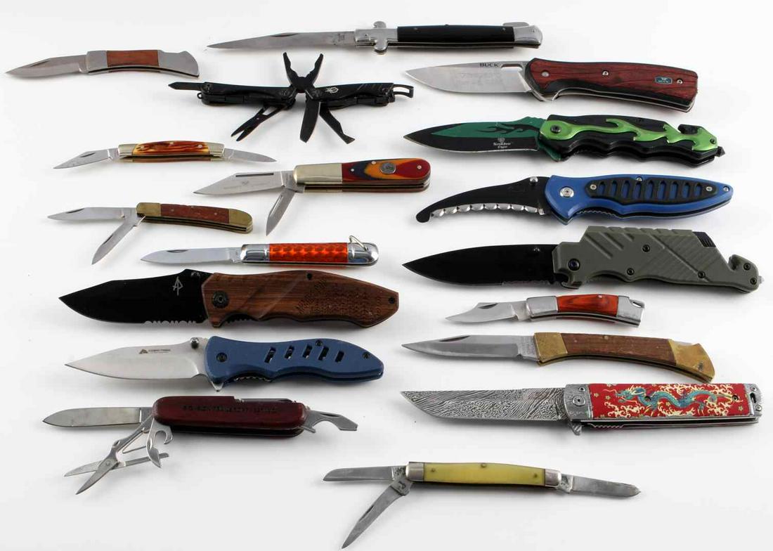 VARIETY LOT OF 18 POCKET KNIFE OZARK BOY SCOUTS: Variety lot of 18 pocket knives. Makers include Boy Scouts, Ozark, Frost Cutlery, and Buck. Made in USA and China. Measurements range 4 1/4 - 8 1/2 inches. Good condition.