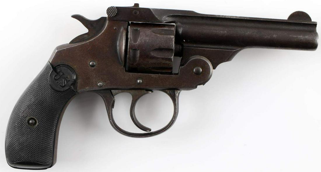 US REVOLVER TOP BREAK 7 SHOT DA REVOLVER .22 CAL: Brown patina and soft to touch, maker marked to top rib, 3 inch barrel with dark pitted bore, serial no. to outer trigger guard, US bakelite grips, double action works, very good condition. Requires F