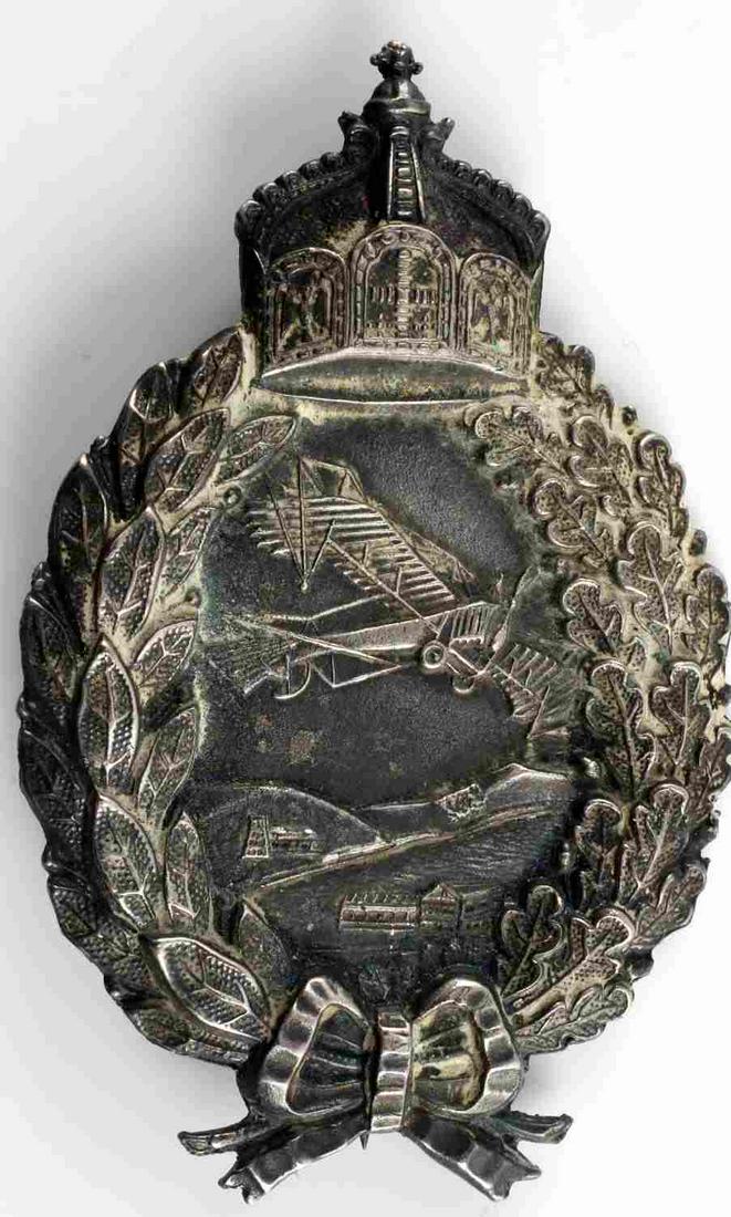 WWI IMPERIAL GERMAN PRUSSIAN PILOTS BADGE: WWI Imperial German Prussian pilot's badge measuring 2 5/8 inches tall by 1 7/16 inches wide. Reverse side sports a vertical pin back. In good condition. Unauthenticated, sold as is.