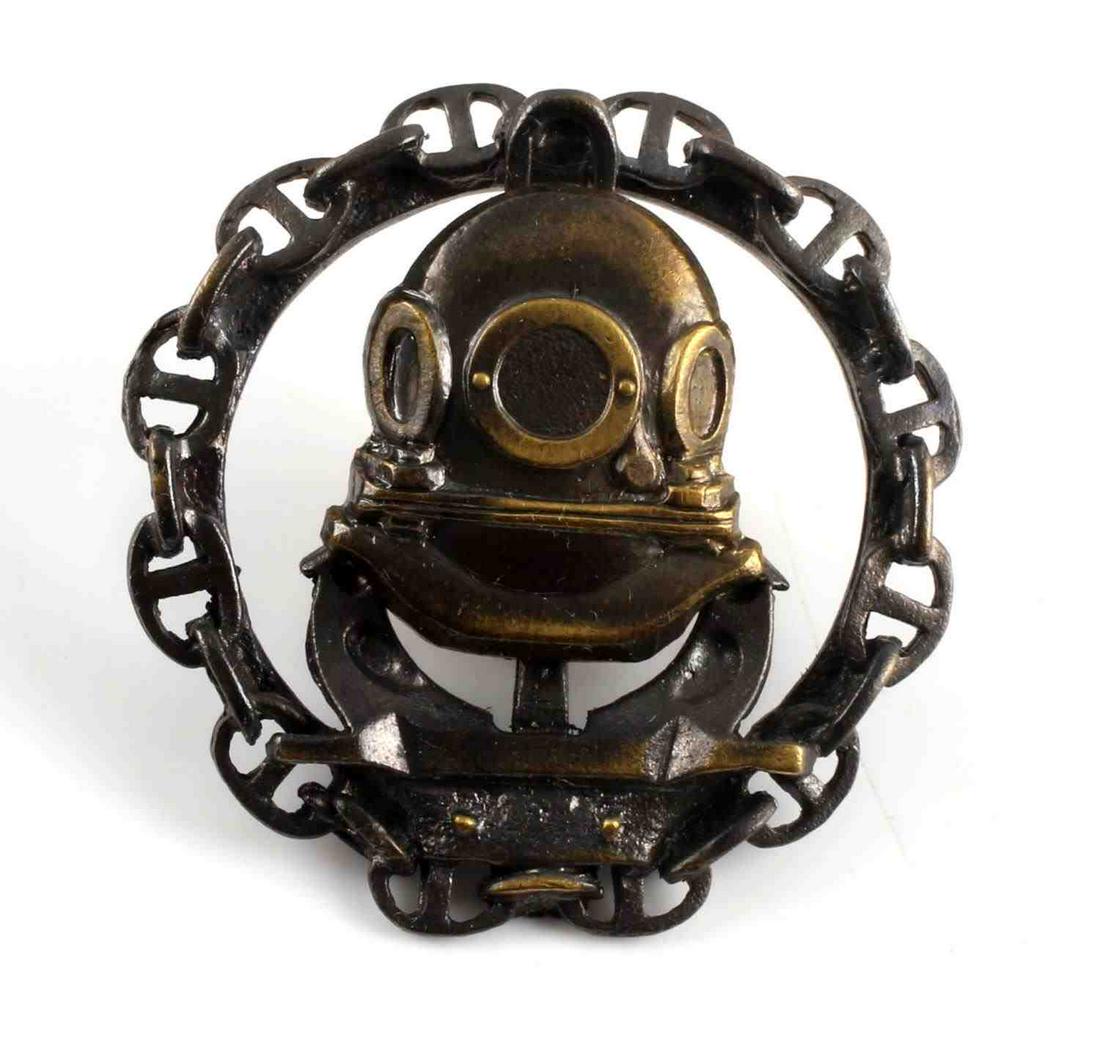 WWI RUSSIAN IMPERIAL DIVER GRADUATE BADGE BRONZE: Diver mask to front, open work design, with screw-on back. Good condition. Unauthenticated, sold as is.