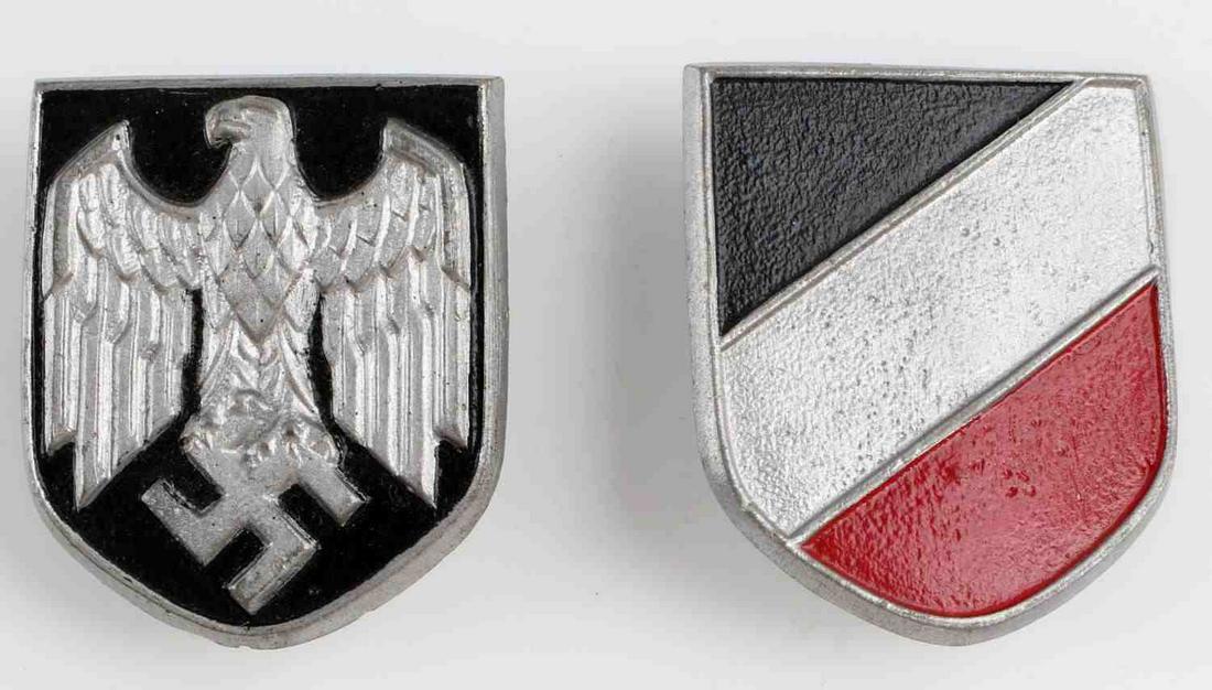 WWII GERMAN THIRD REICH PITH HELMET INSIGNIA: Heer eagle and national colors metal three pronged insignia, very good original condition.