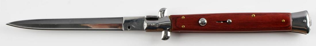 13 INCH ITALIAN MADE AKC SWITCHBLADE KNIFE: AKC Italian made switchblade. 13 inches open. Rose wood-like grip. Stainless steel blade. Black cloth case included. Very good condition. This lot has a reserve.