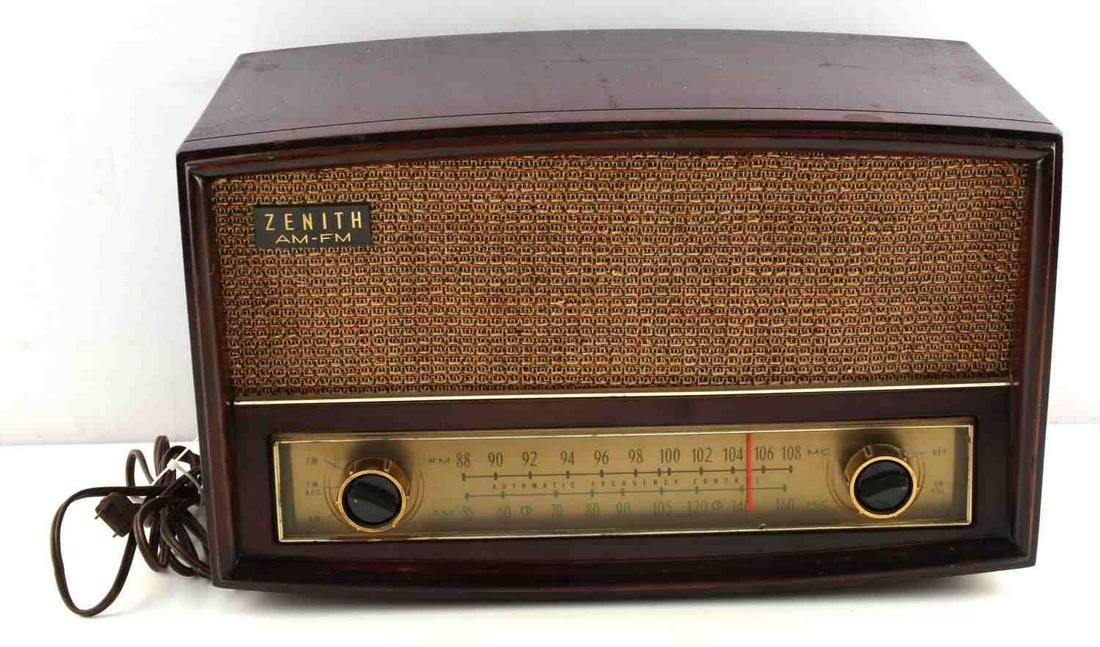 WORKING VINTAGE ZENITH AM FM RADIO MODEL G730: A working Zenith Am-Fm radio. Will connect to modern radio stations. Sound is clear. Electronics in good condition. Wooden box features some minor scratches and crazing. Measures 8x15x8 inches. Perfec
