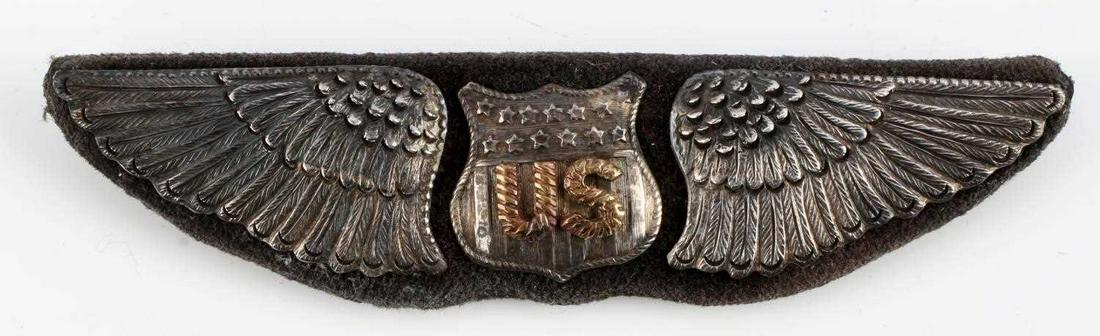 WWI U.S. AIR SERVICE STERLING SILVER PILOTS WINGS: U.S. Air Service Pilot wings. Sterling silver. Felt back with horizontal pin. Named to Lt. J. Maurice Hoare Mfg: Dunham 1918. Measures 3 1/2 inches. Good condition with nice silver patina. From the co