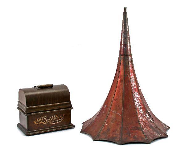 ANTIQUE EDISON STANDARD CYLINDER PHONOGRAGH: Complete intact oak case with original finish and decal in excellent condition. Model H , serial number S 151229. Measures 13 inches wide by 11 inches tall. The horn measures 21 inches in diameter and