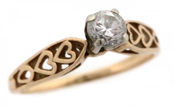 LADIES 14K GOLD DIAMOND SOLITAIRE RING W/ HEARTS: An approximately 0.375 ct round cut diamond solitaire with heart shaped cut-outs on band. . Size: 6 . Weight: 1.9 g . Condition: Very good