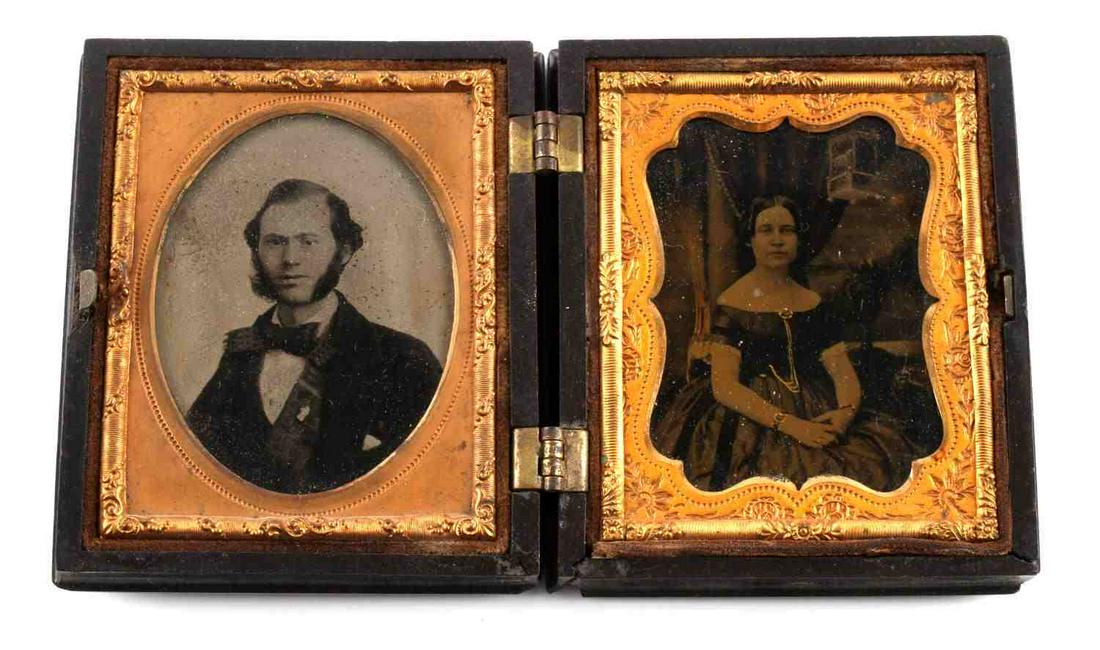 9TH PLATE TWIN DAGUEREOTYPE UNION CASE PHOTO: Crack and some loss to case, photographs are very good original condition.