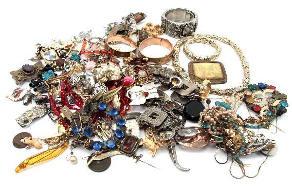 VINTAGE & ANTIQUE COSTUME JEWELRY LOT-COROCRAFT: A good collection of vintage and antique costume jewelry, including: a Coro Duette rhinestone pin, a Victorian hair jewelry pin, a Victorian celluloid pin, and more.