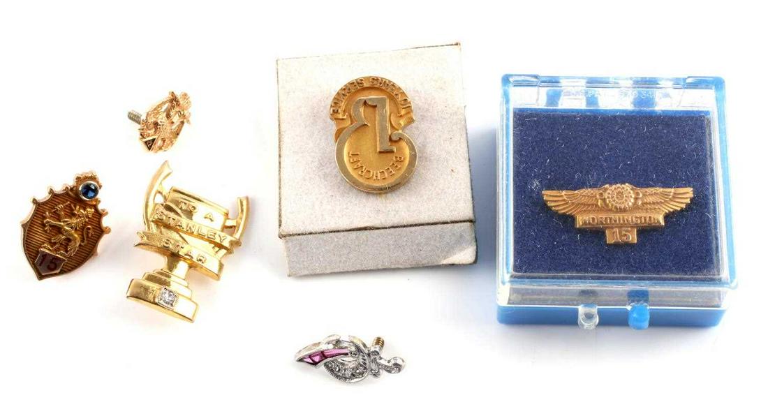 6 ASSORTED 10 KT GOLD PIN WORTHINGTON STANLEY LOT: An assortment of 6 gold pin including 10 year Beechcraft, 15 year Worthington, Stanley Star, and more. All in very good condition. Marked 10K-14K. 10.4 grams.